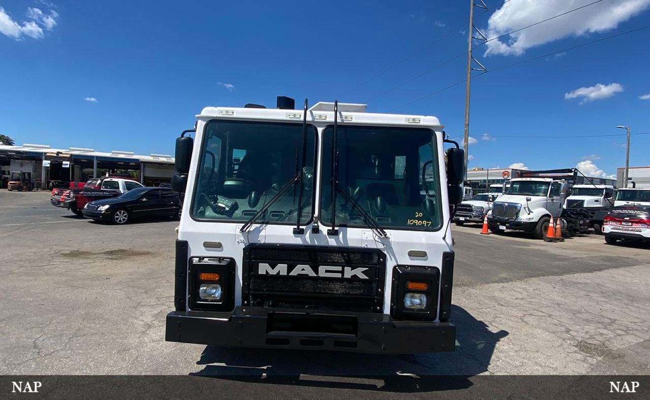 2018 Mack LR613 31 Yard New Way Automated Side Loader Garbage truck Tampa FL