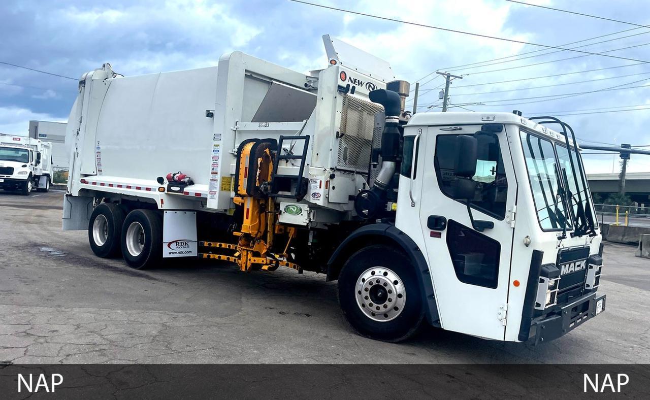 2018 Mack LR613 31 Yard New Way Automated Side Loader Garbage truck Tampa FL