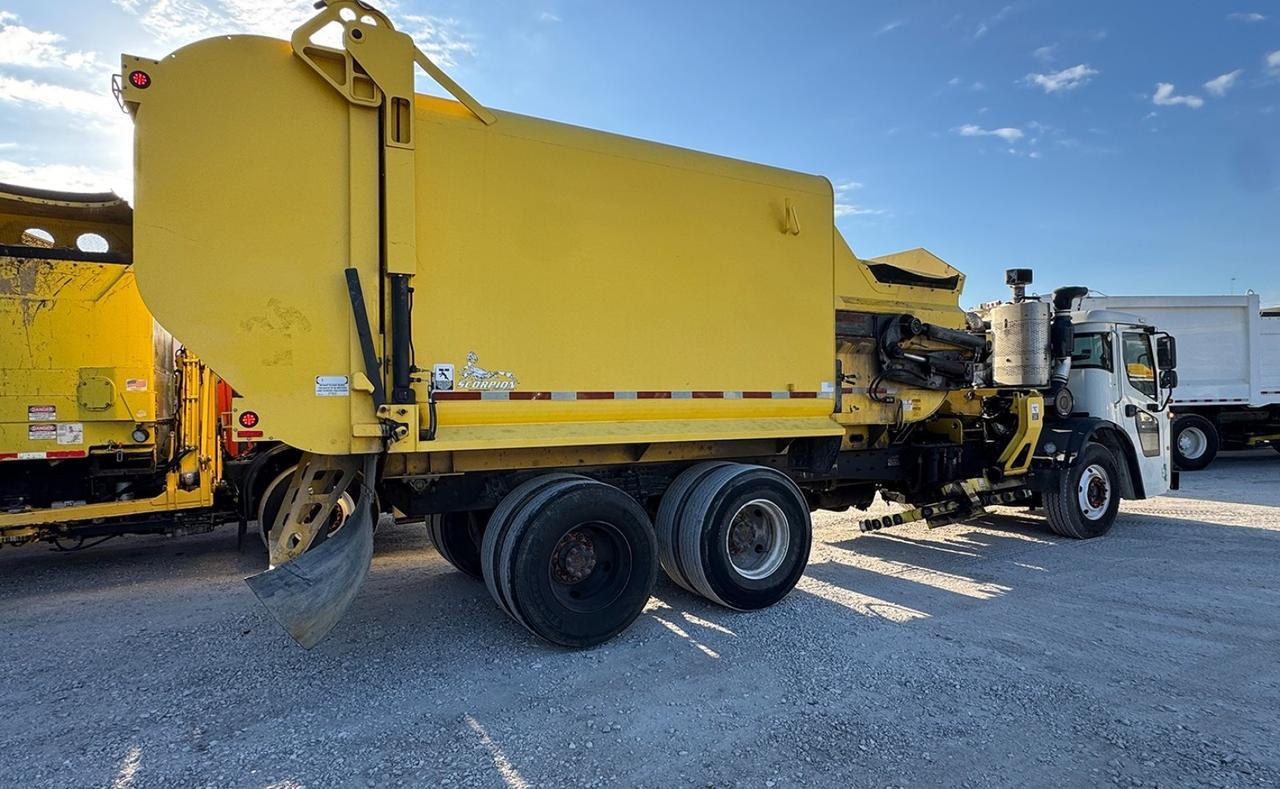 2018 Mack LR613 31 yard Dadee Side Loader Garbage Truck Tampa FL