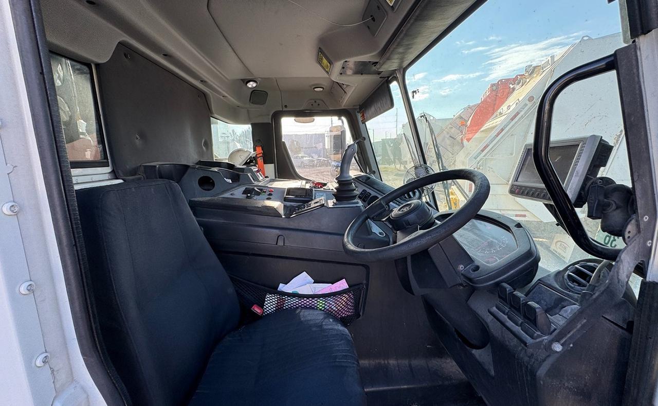 2018 Mack LR613 31 yard Dadee Side Loader Garbage Truck Tampa FL
