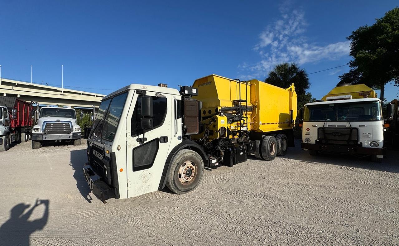 2018 Mack LR613 31 yard Dadee Side Loader Garbage Truck Tampa FL