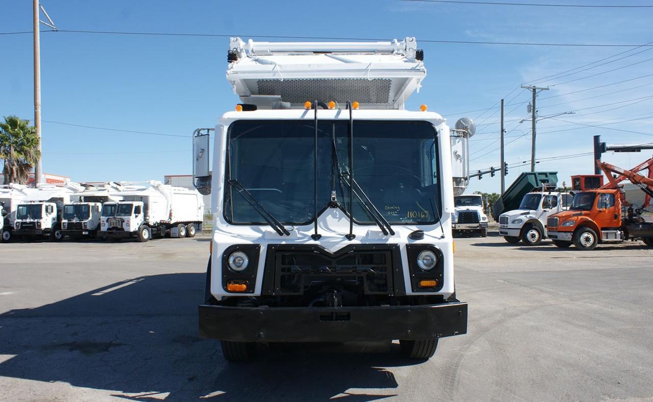 2018 Mack MRU613 40 yard Labrie Front Loader Garbage truck