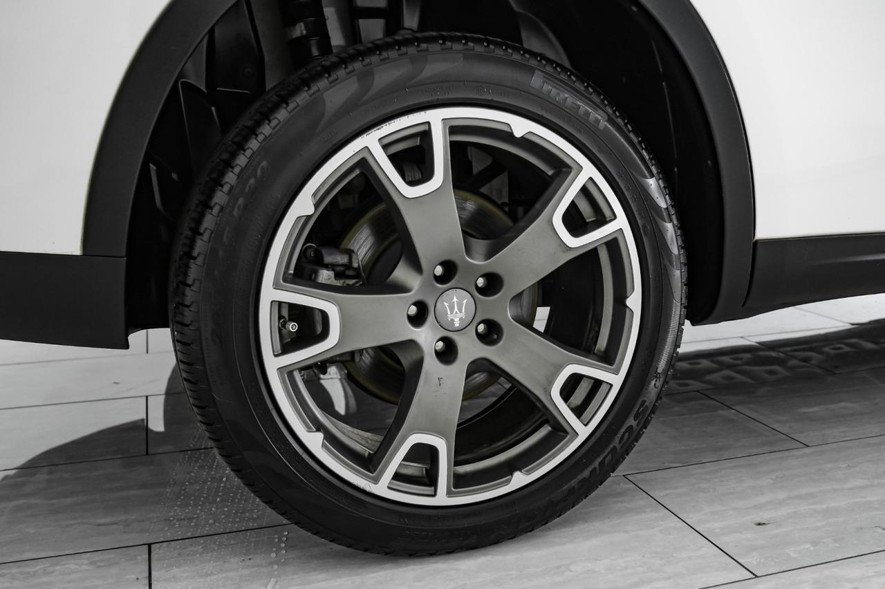 2018 Maserati Levante Q4 AWD BLIND SPOT NAVIGATION PANORAMA LEATHER SEATS REAR CAMERA KEYLESS START Carrollton TX