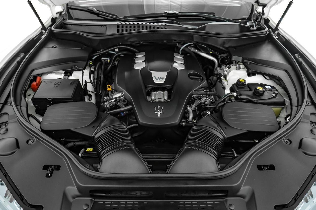 2018 Maserati Levante Q4 AWD BLIND SPOT NAVIGATION PANORAMA LEATHER SEATS REAR CAMERA KEYLESS START Carrollton TX