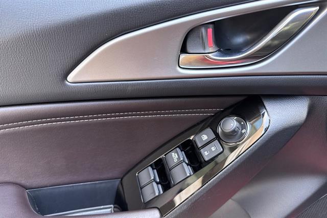 2018 Mazda Mazda3 5-Door Touring