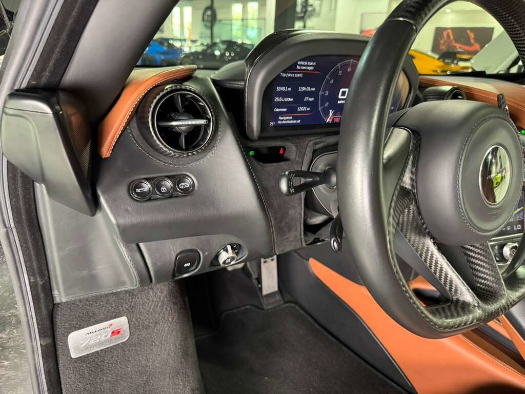 2018 McLaren 720S McLaren White paint, Arizona Tan interior, Bowers & Wilkins audio, carbon galore AND MORE!! Fort Lauderdale FL
