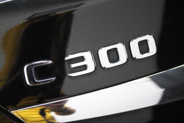 2018 Mercedes Benz C 300 Sedan photo 3
