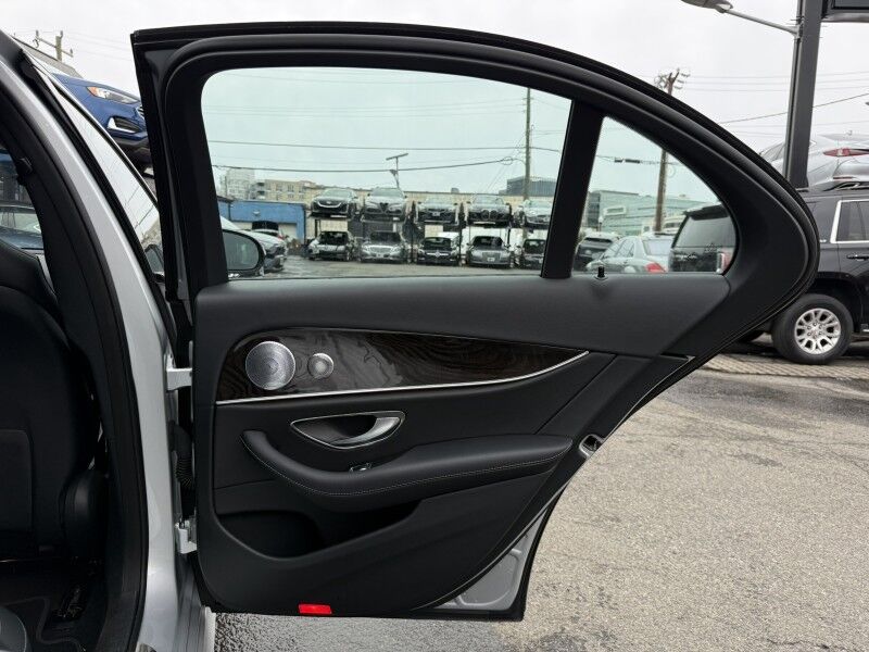 2018 Mercedes-Benz E-Class E 300 4MATIC Sedan AWD w/ AMG Line Arlington VA