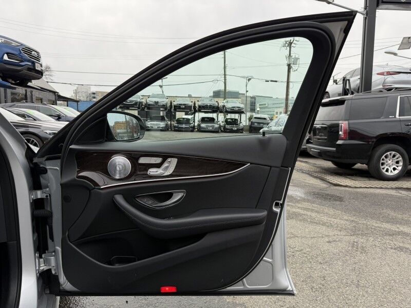 2018 Mercedes-Benz E-Class E 300 4MATIC Sedan AWD w/ AMG Line Arlington VA