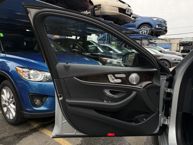 2018 Mercedes-Benz E-Class E 300 4MATIC Sedan AWD w/ AMG Line Arlington VA