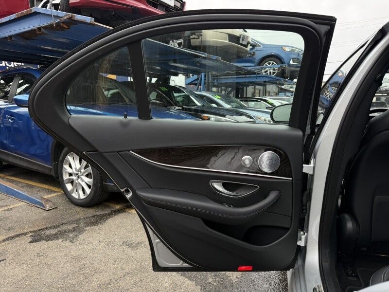 2018 Mercedes-Benz E-Class E 300 4MATIC Sedan AWD w/ AMG Line Arlington VA