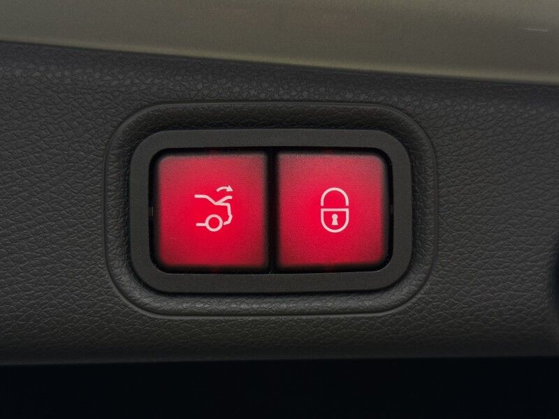 2018 Mercedes-Benz E-Class E 300 4MATIC Sedan AWD w/ AMG Line Arlington VA