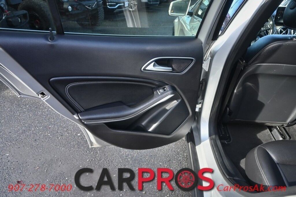 2018 Mercedes-Benz GLA 250 - AWD - 2.0L 4-Cyl Turbo - Premium & Interior Pkg - Power & Heated Leather Seats - Bluetooth - Panoramic Sunroof - Back Up Camera - Blind Sport Alert - Keyless Entry & Push To Start - CD Player - 31 MPG Anchorage AK