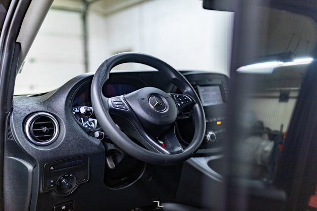 2018 Mercedes-Benz Metris Passenger Van Leather BCam Red Deer AB