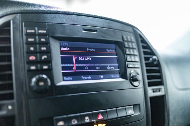 2018 Mercedes-Benz Metris Passenger Van Leather BCam Red Deer AB