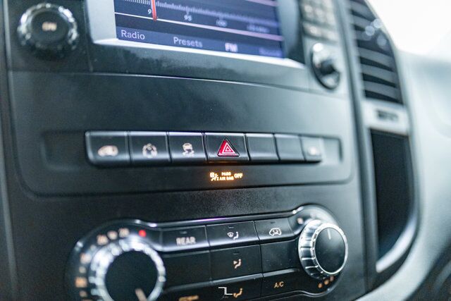 2018 Mercedes-Benz Metris Passenger Van Leather BCam Red Deer AB