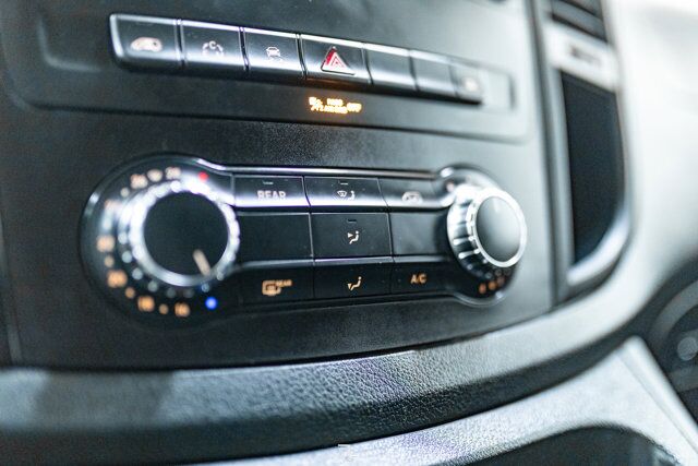 2018 Mercedes-Benz Metris Passenger Van Leather BCam Red Deer AB