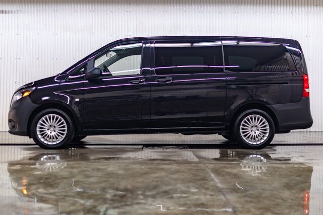 2018 Mercedes-Benz Metris Passenger Van Leather BCam Red Deer AB