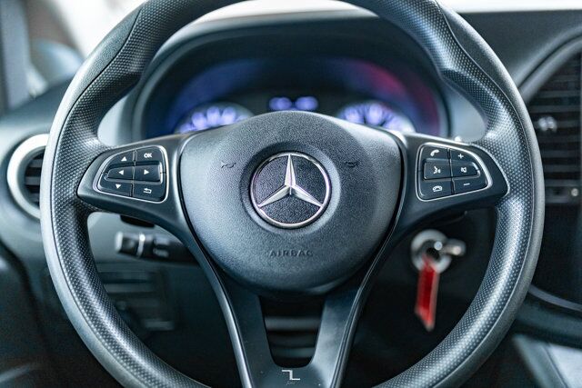 2018 Mercedes-Benz Metris Passenger Van Leather BCam Red Deer AB