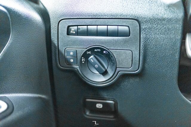 2018 Mercedes-Benz Metris Passenger Van Leather BCam Red Deer AB