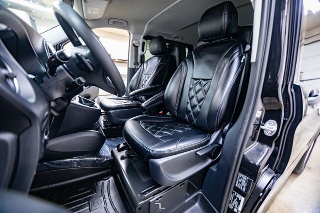 2018 Mercedes-Benz Metris Passenger Van Leather BCam Red Deer AB