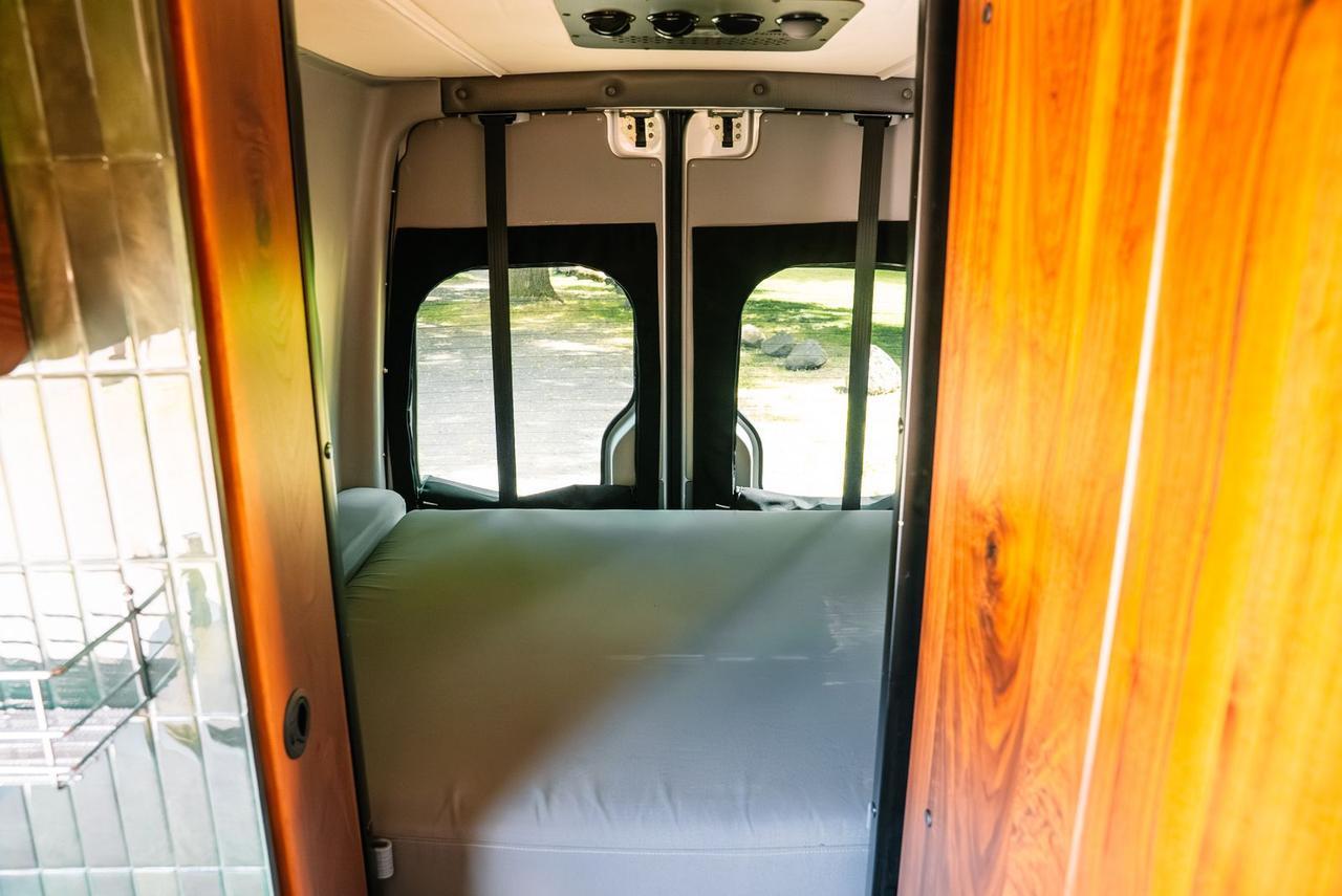 2018 Mercedes-Benz Sprinter 2500 Cargo 144 WB Portland OR