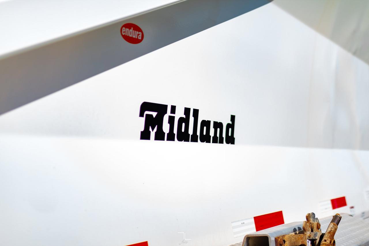 2018 Midland MG 40 TC3000X Tridem Clamshell Bottom Dump Trailer Red Deer AB