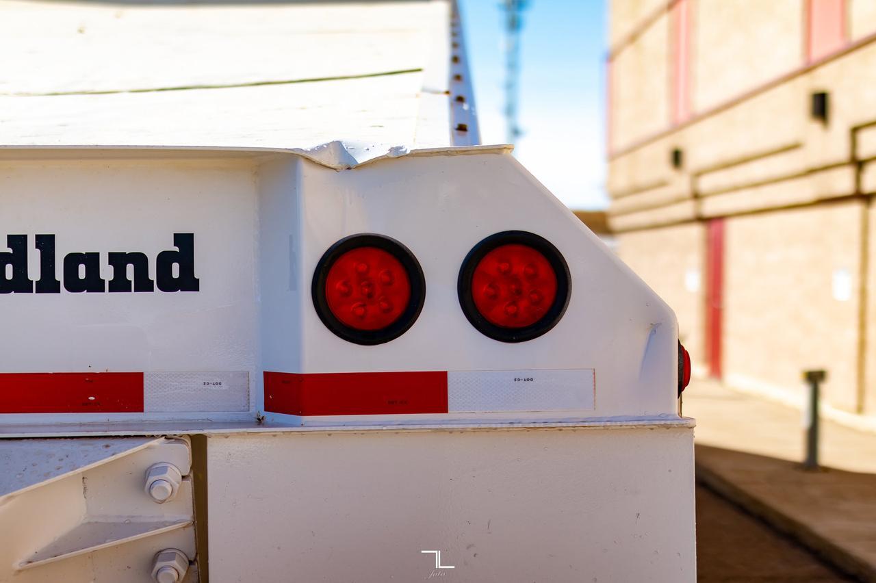 2018 Midland MG 40 TC3000X Tridem Clamshell Bottom Dump Trailer Red Deer AB