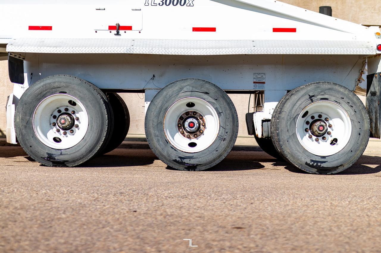 2018 Midland MG 40 TC3000X Tridem Clamshell Bottom Dump Trailer Red Deer AB