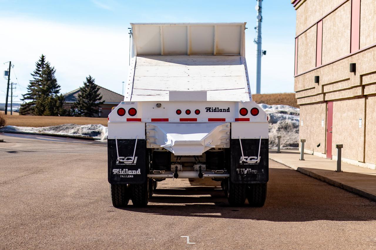 2018 Midland MG 40 TC3000X Tridem Clamshell Bottom Dump Trailer Red Deer AB