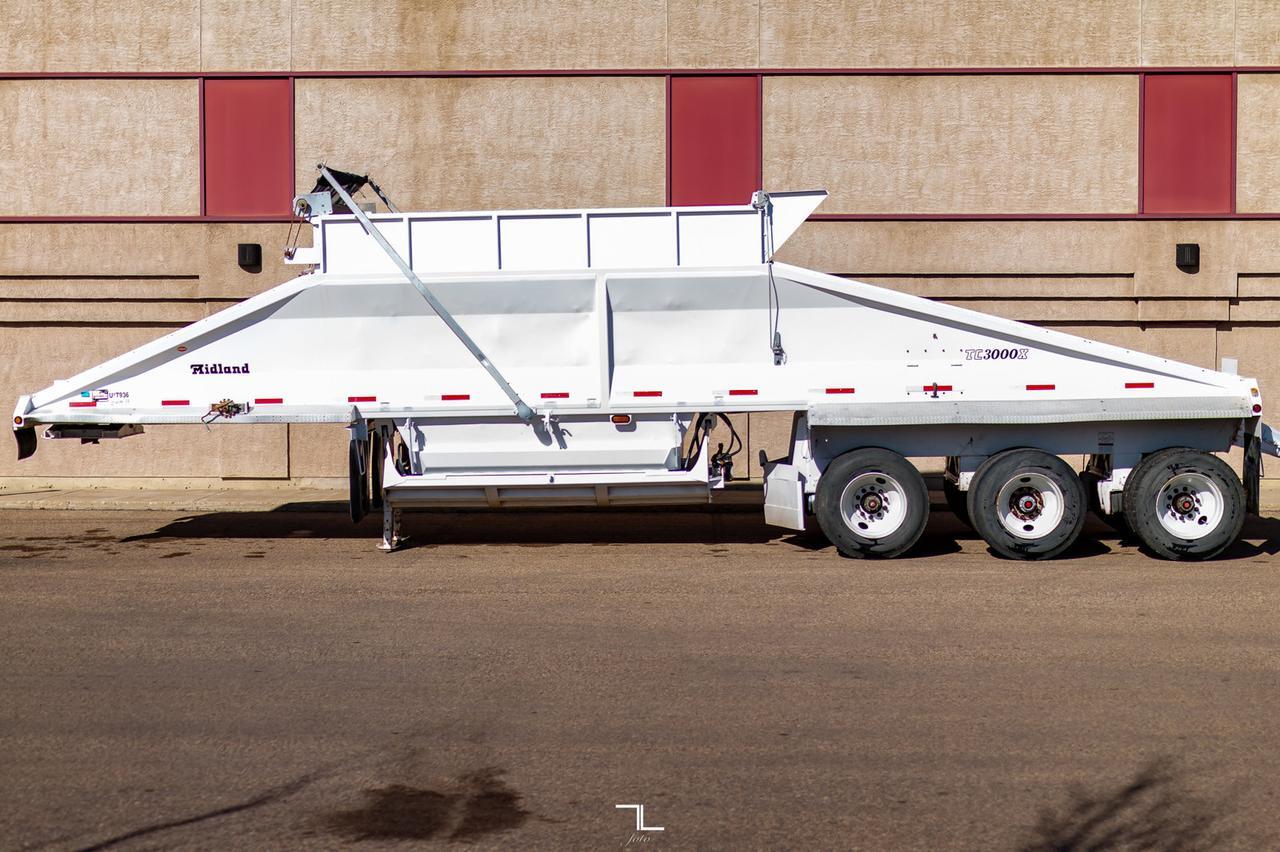 2018 Midland MG 40 TC3000X Tridem Clamshell Bottom Dump Trailer