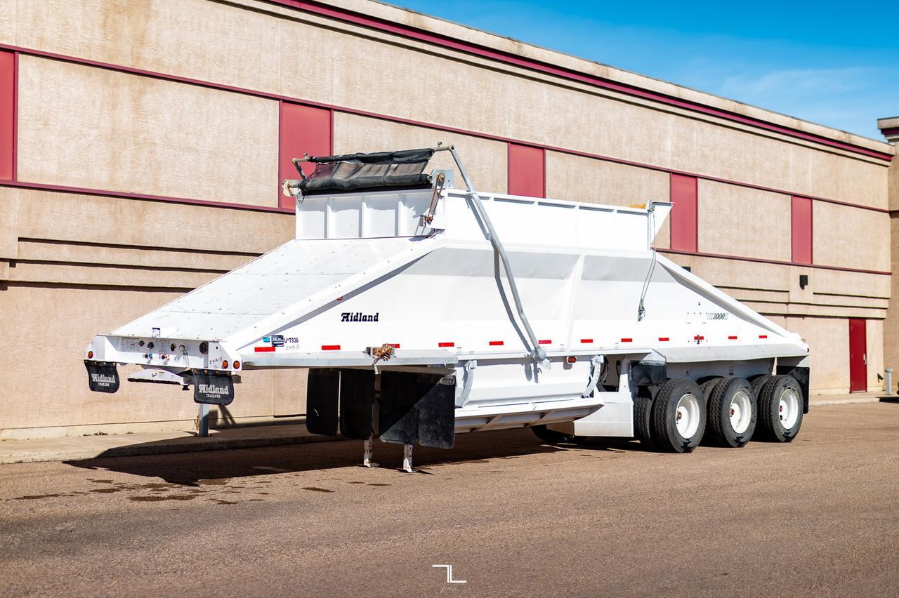 2018 Midland MG 40 TC3000X Tridem Clamshell Bottom Dump Trailer Red Deer AB