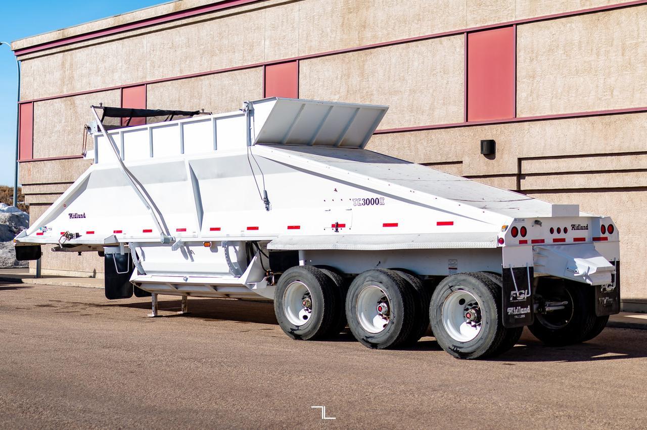 2018 Midland MG 40 TC3000X Tridem Clamshell Bottom Dump Trailer Red Deer AB