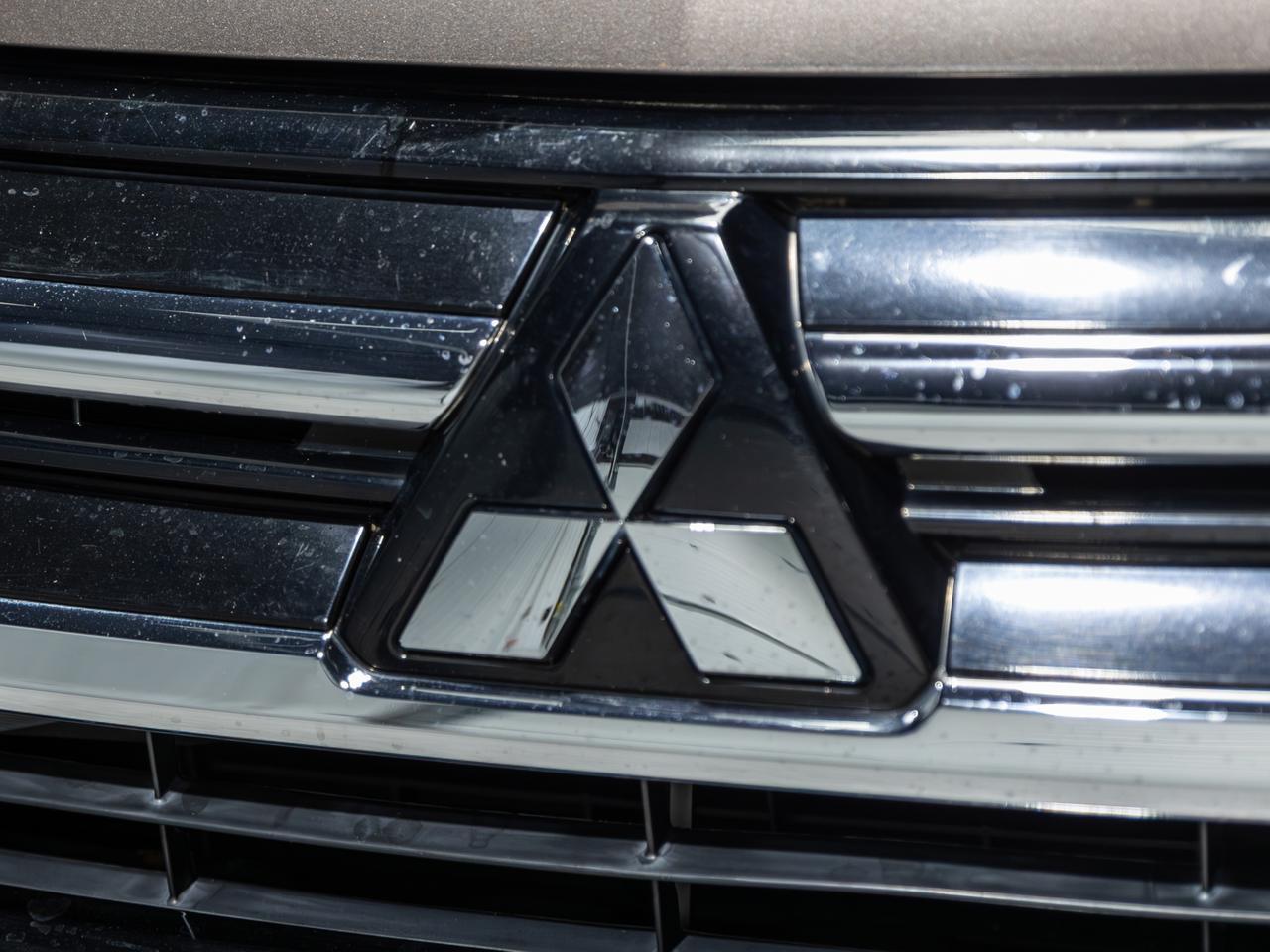 2018 Mitsubishi Outlander LE 7-Passenger Cranberry PA