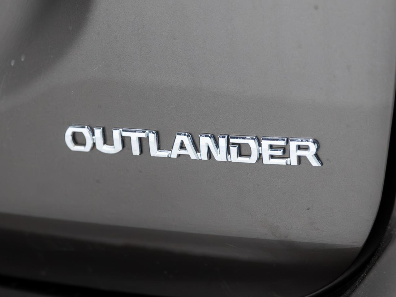 2018 Mitsubishi Outlander LE 7-Passenger Cranberry PA