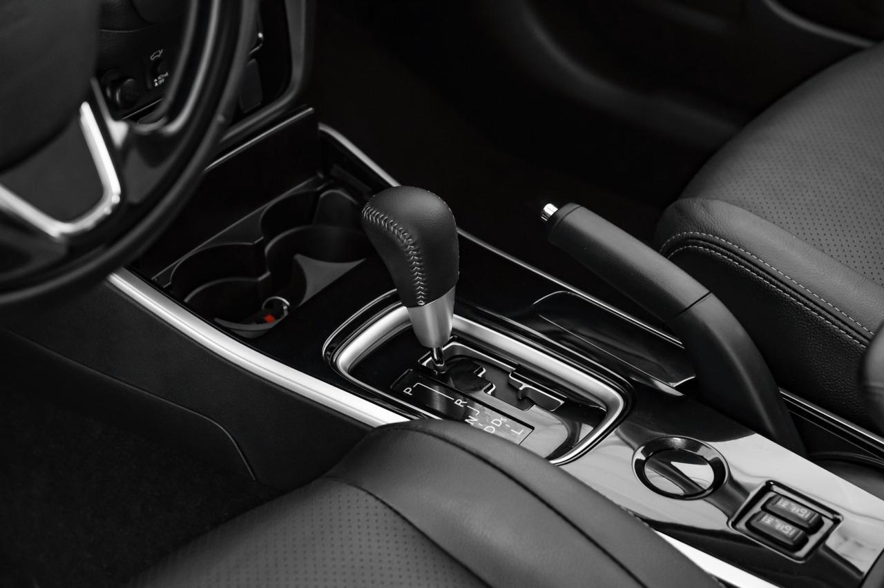 2018 Mitsubishi Outlander SEL PREMIUM PKG BLIND SPOT ASSIST SUNROOF LEATHER HEATED SEATS R Carrollton TX