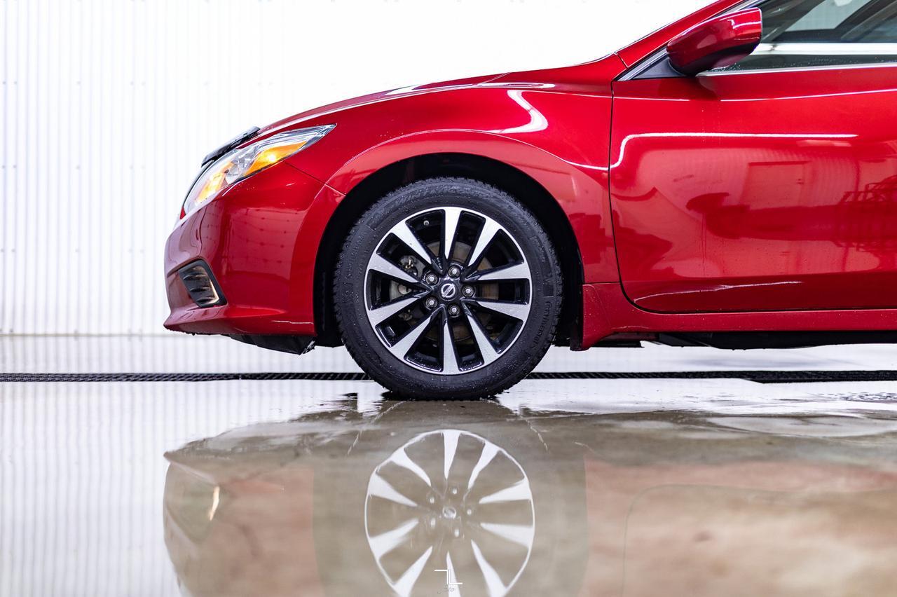 2018 Nissan Altima SV Nav Roof BCam Red Deer AB