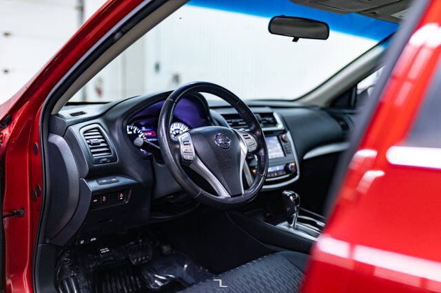 2018 Nissan Altima SV Nav Roof BCam Red Deer AB