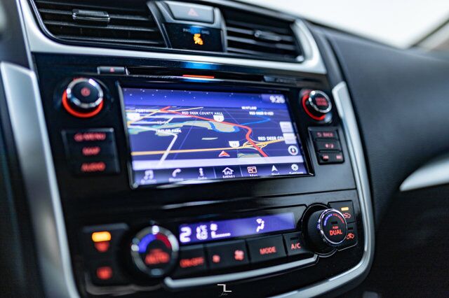 2018 Nissan Altima SV Nav Roof BCam Red Deer AB