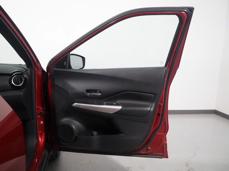 2018 Nissan Kicks SR *PREMIUM PKG, SAFETY ALERTS, 360 VIEW CAMERAS, COLOR TOUCHSCREEN, HEATED SEATS, KEYLESS ENTRY, REMOTE START, LED HEADLIGHTS, BOSE, ANDROID & APPLE Round Rock TX