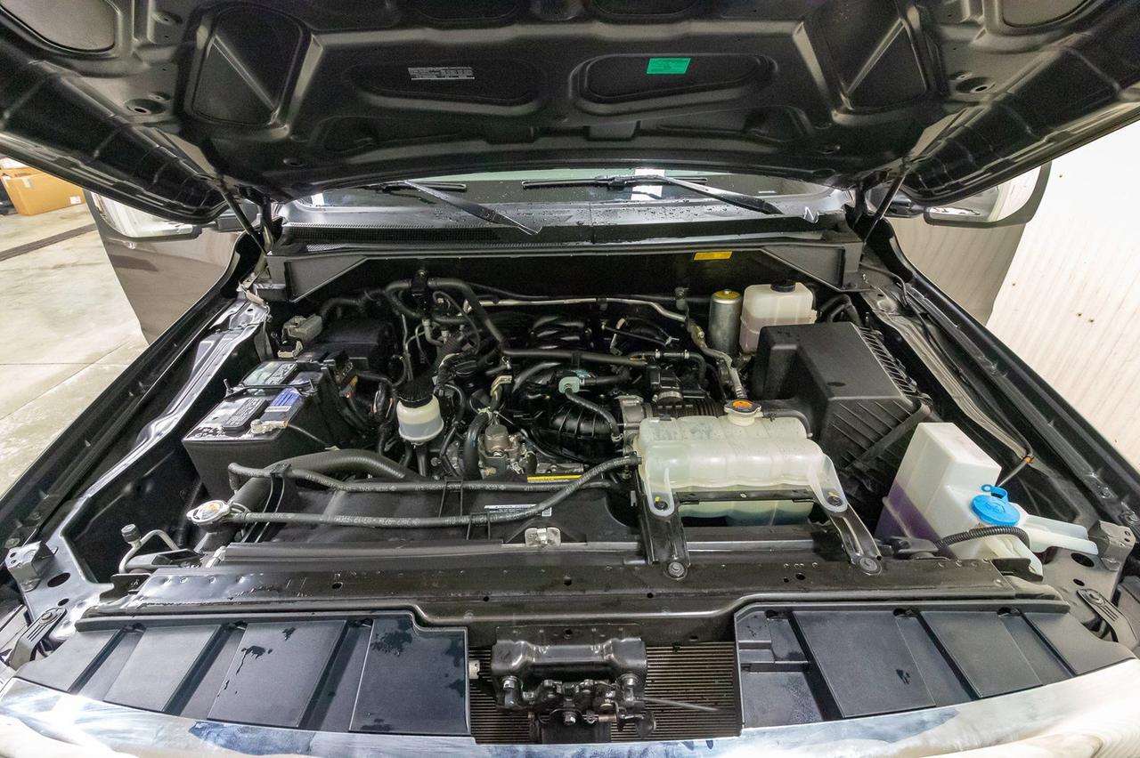 2018 Nissan NV 3500 SL 12 Passenger Nav BCam Red Deer AB