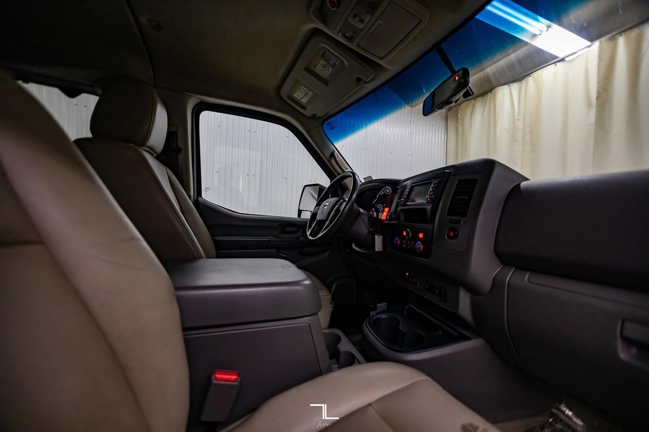 2018 Nissan NV 3500HD SL 12 Passenger Leather Nav BCam Red Deer AB