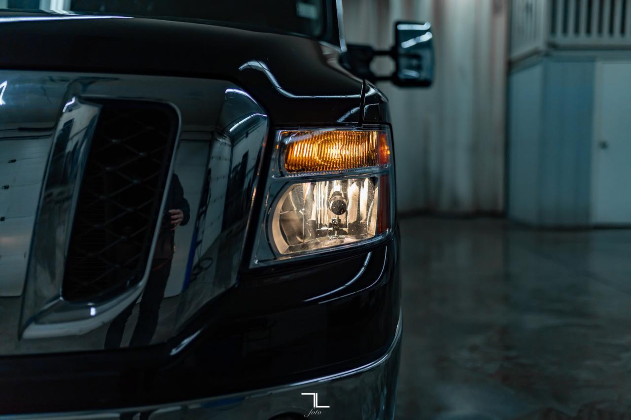 2018 Nissan NV 3500HD SL 12 Passenger Leather Nav BCam Red Deer AB