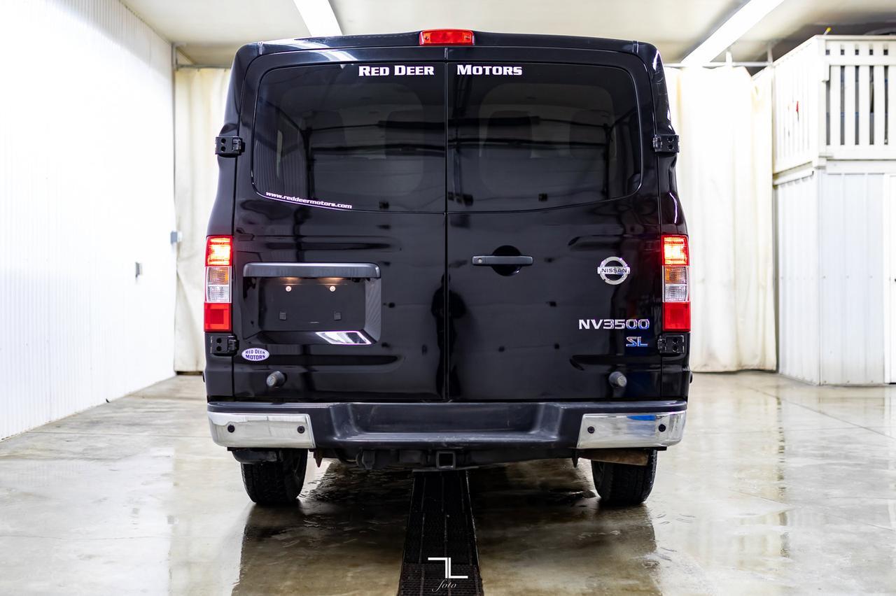 2018 Nissan NV 3500HD SL 12 Passenger Leather Nav BCam Red Deer AB