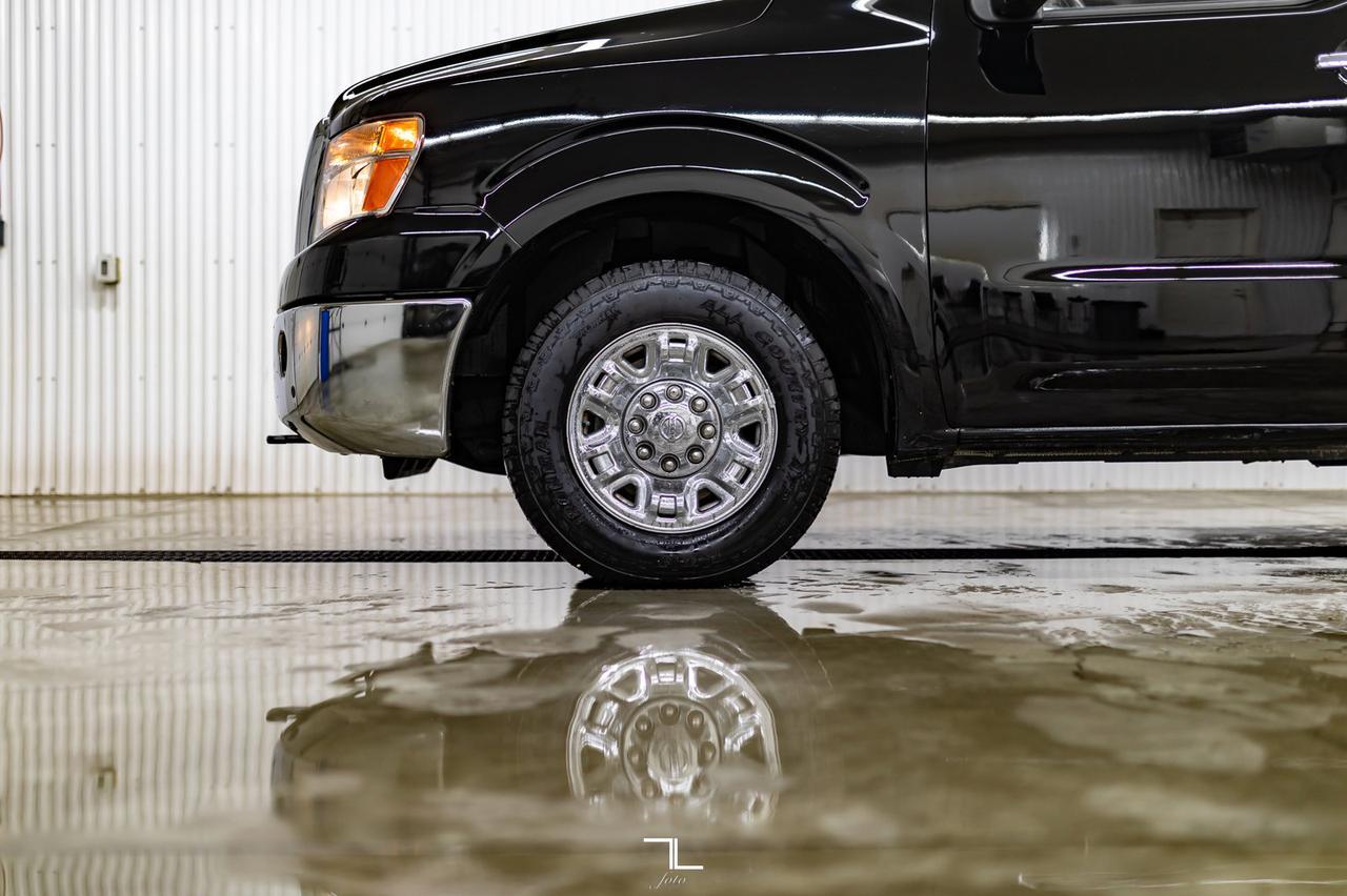 2018 Nissan NV 3500HD SL 12 Passenger Leather Nav BCam Red Deer AB