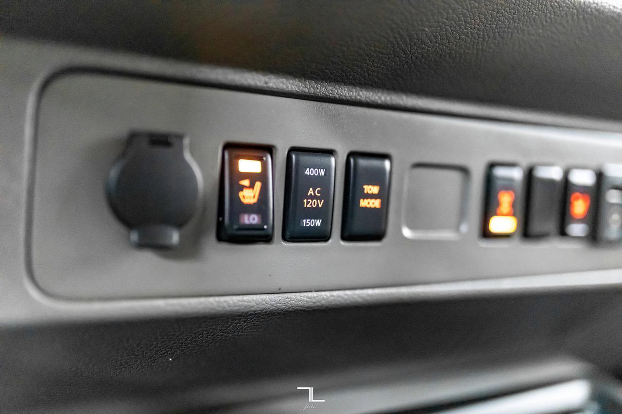 2018 Nissan NV 3500HD SL 12 Passenger Leather Nav BCam Red Deer AB