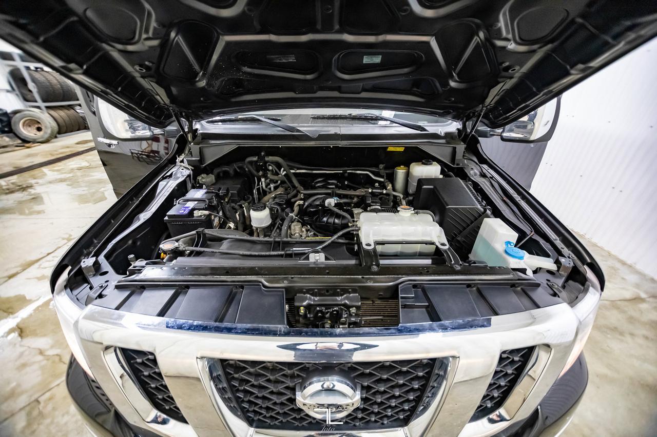 2018 Nissan NV 3500HD SL 12 Passenger Leather Nav BCam Red Deer AB