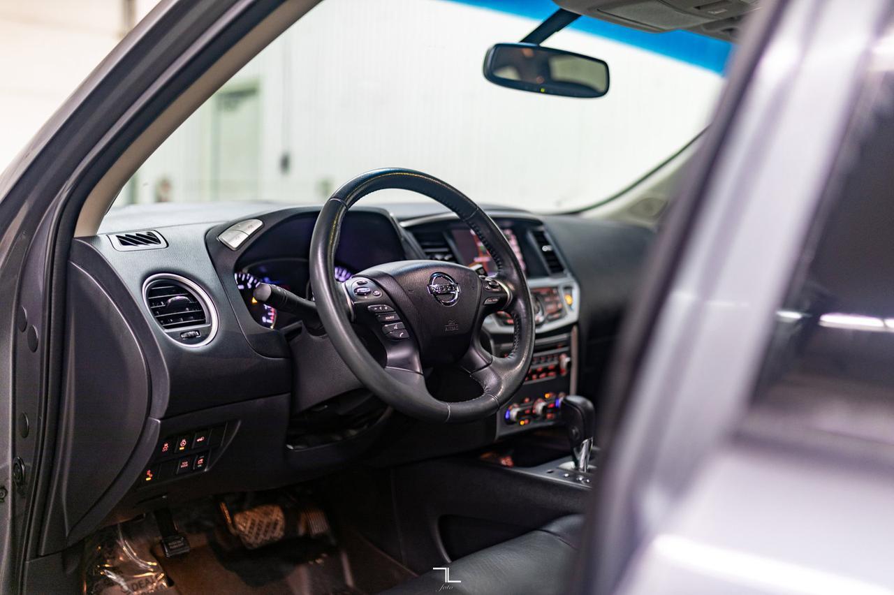 2018 Nissan Pathfinder AWD SL Midnight Edition Leather Roof Nav BCam Red Deer AB