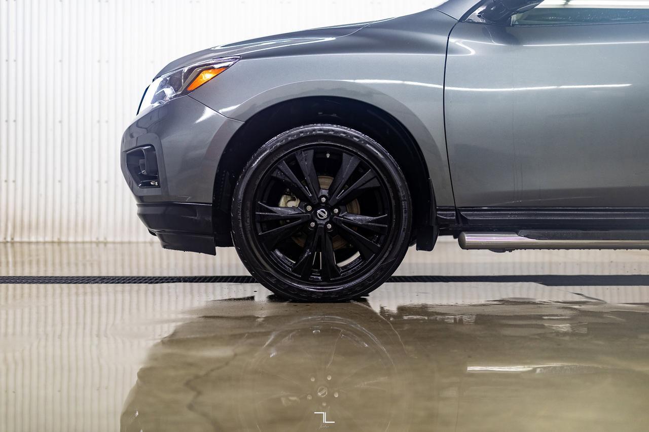 2018 Nissan Pathfinder AWD SL Midnight Edition Leather Roof Nav BCam Red Deer AB