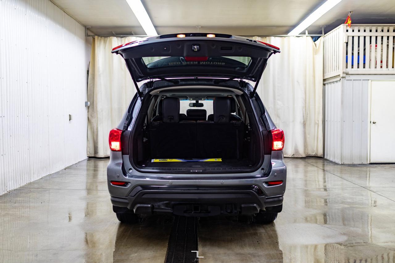 2018 Nissan Pathfinder AWD SL Midnight Edition Leather Roof Nav BCam Red Deer AB